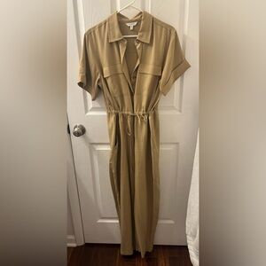 NWOT Banana Republic Beige Button-Up Shirt